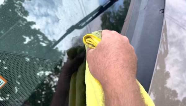 How to remove road paint from a car plastic trim
