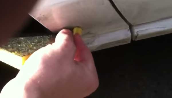 Easy Methods to Remove Greasy Fingerprints from Car Paint 